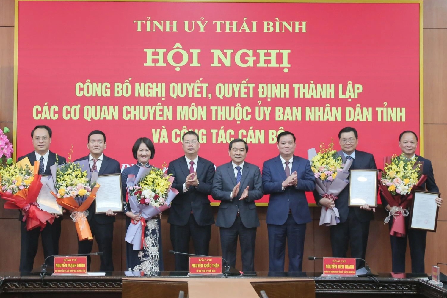 Thai Binh menggabungkan 10 departemen untuk membentuk 5 departemen baru - 1 Thái Bình hợp nhất 10 sở để thành lập 5 sở mới - 1