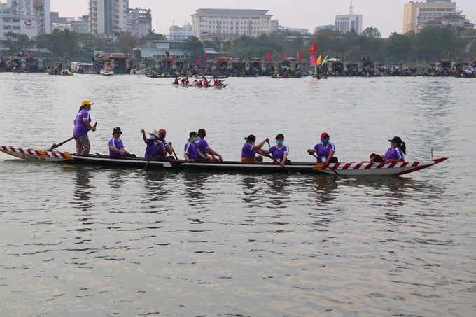 Đội đua đến từ phường Thuận An là đội không gặp may nhất trong 2 độ đua đầu tiên khi: đội nam bịt chèm ghe khi lên thượng còn đội nữ bị tước quyền đua do phạm luật 