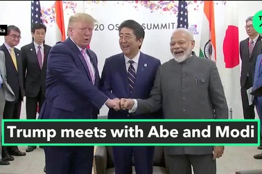 Ông Trump đấm tay cùng Thủ tướng Nhật, Ấn