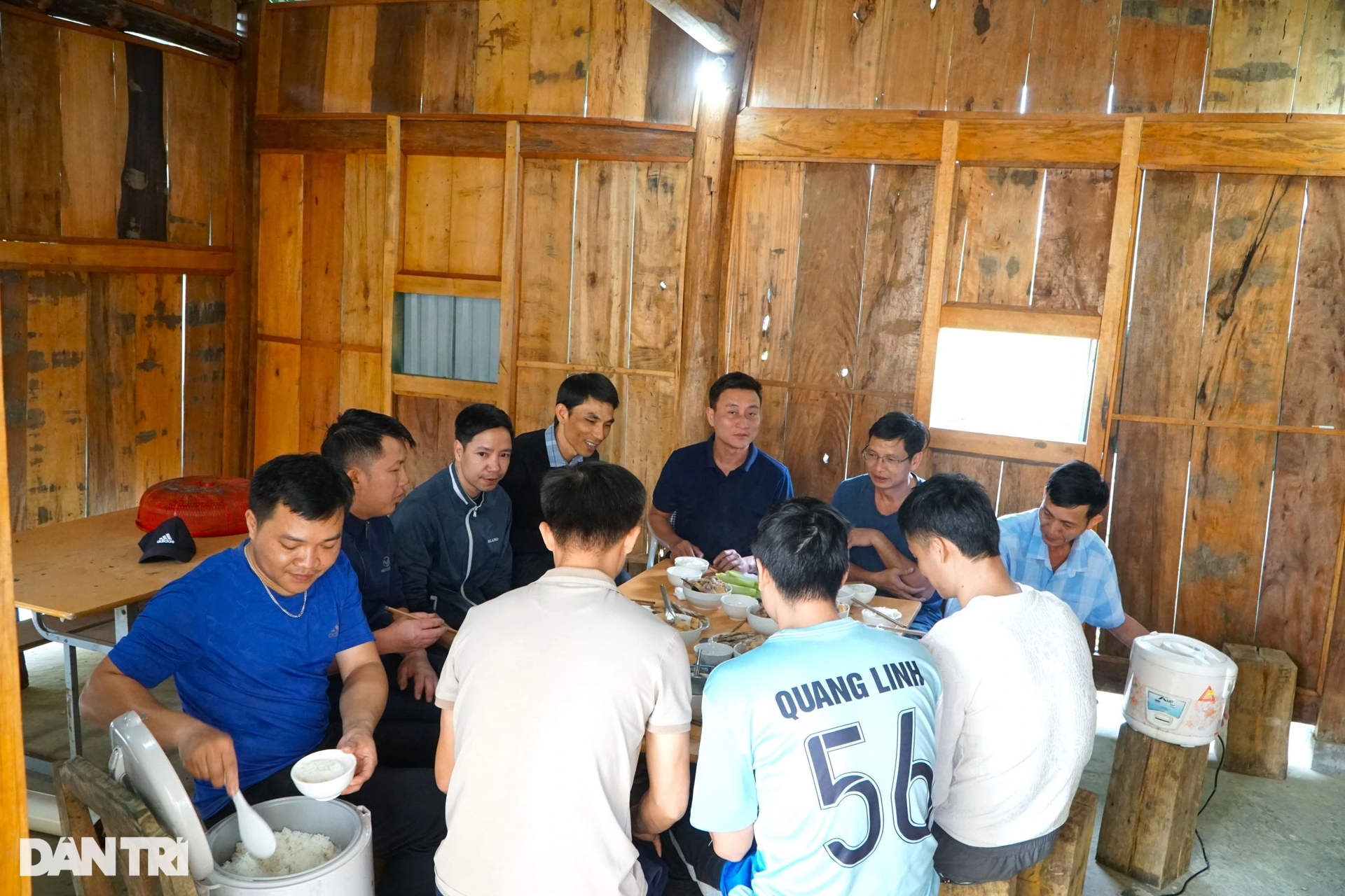 Ngôi trường đặc biệt 14 năm chưa từng có giáo viên nữ - 16 Ngôi trường đặc biệt 14 năm chưa từng có giáo viên nữ - 16