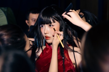 Han Sara bật khóc trên sân khấu, hạnh phúc vì tình cảm của dàn "Em xinh"