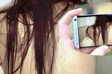 Thanh niên dùng clip “nóng” tống tiền thiếu nữ 16 tuổi