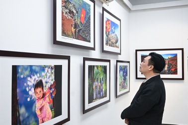 Triển lãm "Mừng Đảng, mừng Xuân" chào mừng thành công Đại hội XIV của Đảng