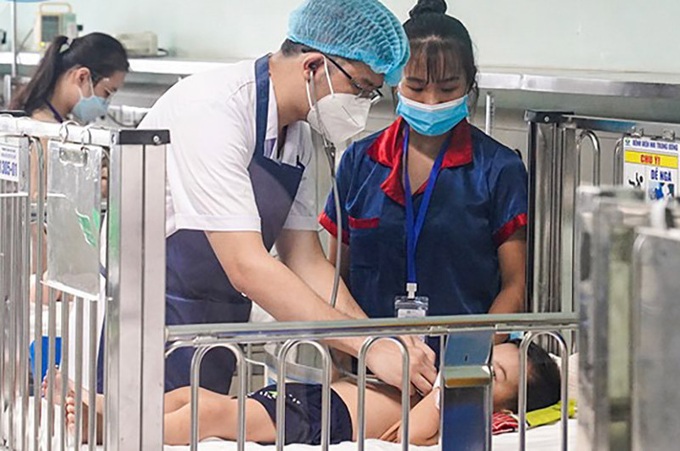 Bệnh nhi nhiễm virus Adeno điều trị tại Trung tâm Hô hấp, Bệnh viện Nhi Trung ương.