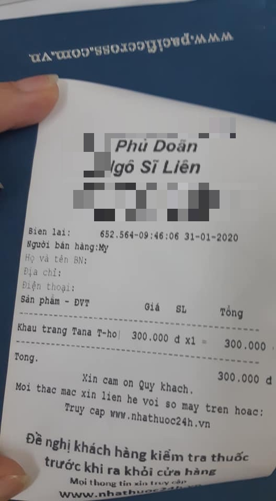 Giá khẩu trang y tế tăng điên loạn lên 300 nghìn đồng/20 cái chỉ trong buổi sáng - 1 Giá khẩu trang y tế tăng điên loạn lên 300 nghìn đồng/20 cái chỉ trong buổi sáng - 1