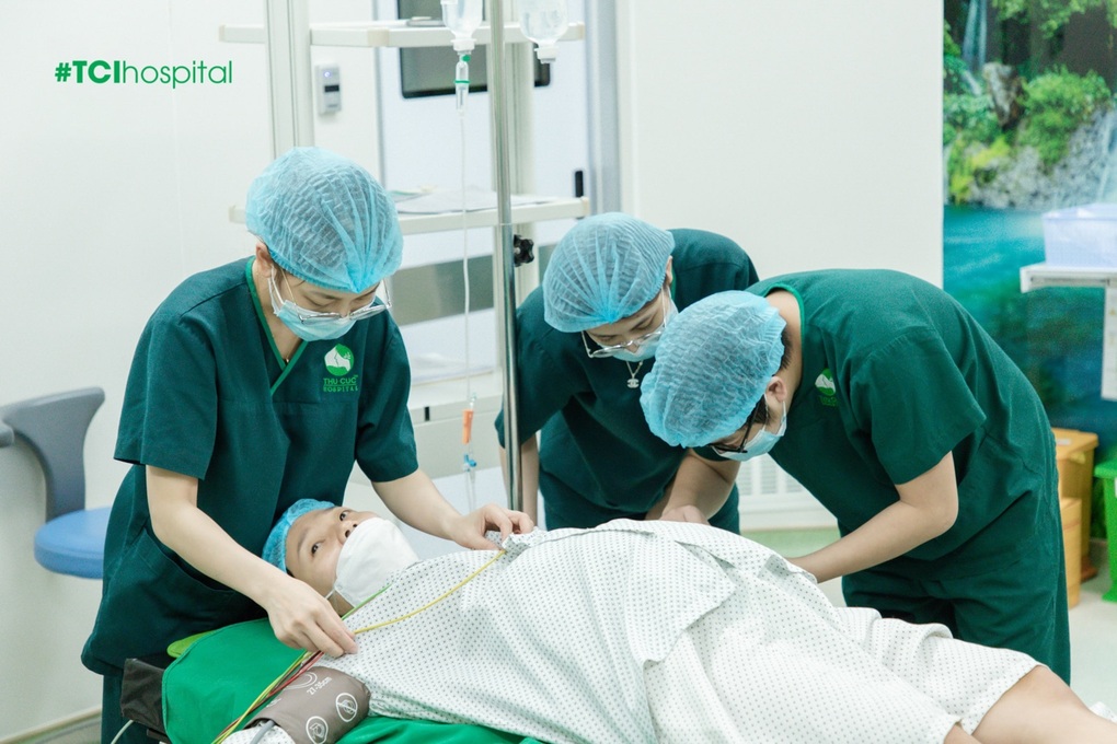 Ca sinh mổ thành công của mẹ bầu nhiễm liên cầu khuẩn và u bì buồng trứng - 2 Ca sinh mổ thành công của mẹ bầu nhiễm liên cầu khuẩn và u bì buồng trứng - 2