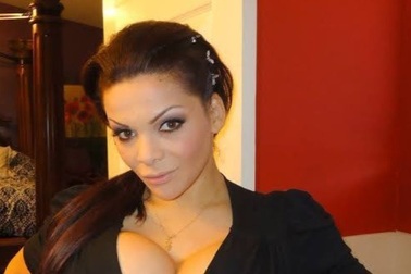 Người phụ nữ khao khát lập kỷ lục thế giới về... "vòng ngực lớn nhất"