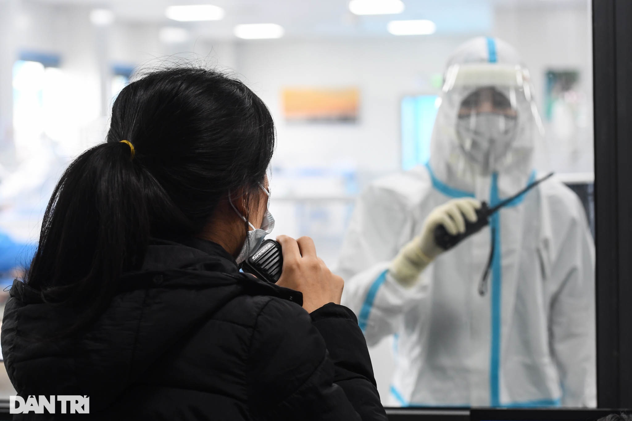 Chuông cảnh báo đỏ vang liên hồi trong khu điều trị F0 nguy kịch ở Hà Nội - 5 Chuông cảnh báo đỏ vang liên hồi trong khu điều trị F0 nguy kịch ở Hà Nội - 5