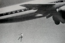 Bi kịch của cậu bé muốn đi khắp thế giới: Trốn mua vé, rơi khỏi máy bay