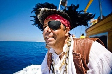 Ly kỳ chuyện tên cướp biển khét tiếng bị bắt chỉ vì… quá mê phim