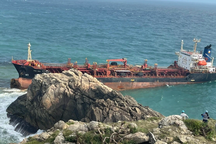 Tàu vận tải gần 14.000 tấn trôi dạt vào đảo Cù Lao Chàm