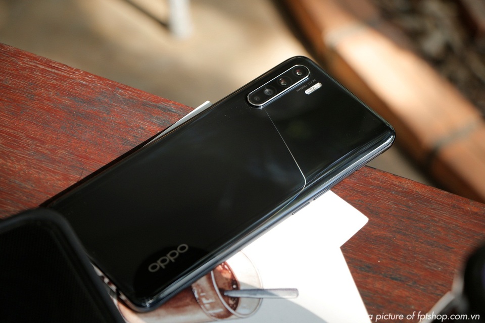 FPT Shop tặng ưu đãi trả góp 0% lãi suất cho khách hàng mua smartphone OPPO - 1 FPT Shop tặng ưu đãi trả góp 0% lãi suất cho khách hàng mua smartphone OPPO - 1