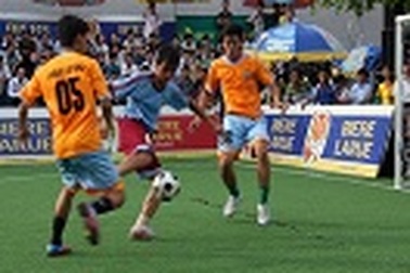 Khởi tranh sôi nổi chặng 2 Larue Cup 2012