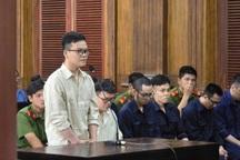 Nhân viên công ty ở TPHCM cắt ghép ảnh đồi trụy, uy hiếp nạn nhân để đòi nợ