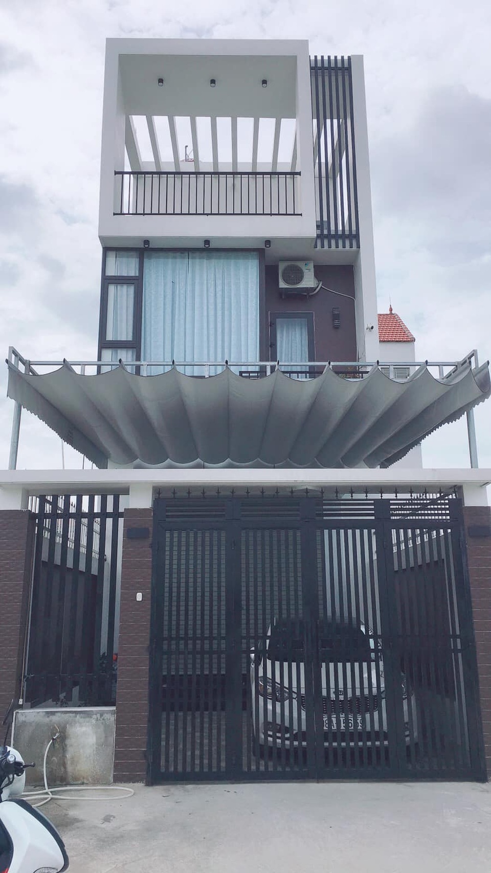 Căn nhà bạc tỷ sau nhiều năm tích cóp bỏ phố, về quê của vợ chồng trẻ - 1 Căn nhà bạc tỷ sau nhiều năm tích cóp bỏ phố, về quê của vợ chồng trẻ - 1