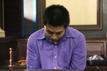 Chồng đâm vợ  khi thấy tin nhắn trai lạ