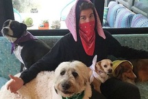 “Tan chảy” với cách làm từ thiện đáng yêu của bạn trai Miley Cyrus