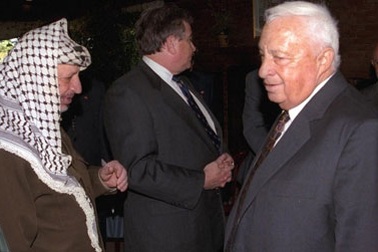 Cuộc đời qua ảnh của "cỗ xe ủi" Israel