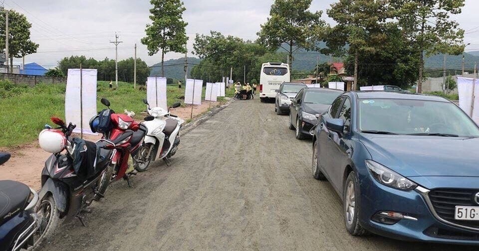 Vì sao cò đất vẫn còn đường lộng hành, thao túng tạo sốt đất ảo? - 3 Vì sao cò đất vẫn còn đường lộng hành, thao túng tạo sốt đất ảo? - 3