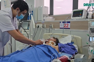 Chồng nghèo bật khóc: “Nhà cầm cố rồi, giờ anh biết lấy gì để cứu em đây?”