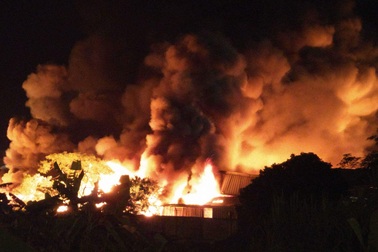 Hải Phòng: Huy động tổng lực khống chế đám cháy cực lớn ở công ty nến