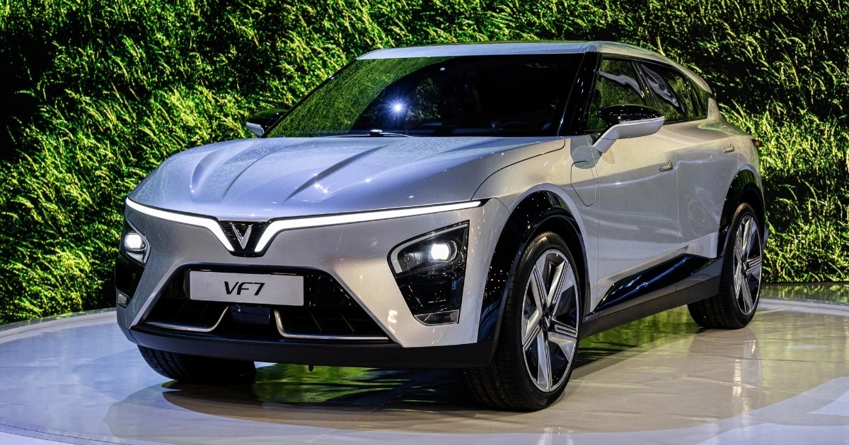 VinFast VF 7 nằm ở phân khúc C-SUV, cạnh tranh với các mẫu xe xăng cùng cỡ như Mazda CX-5, Hyundai Tucson hay Kia Sportage (Ảnh: VF).