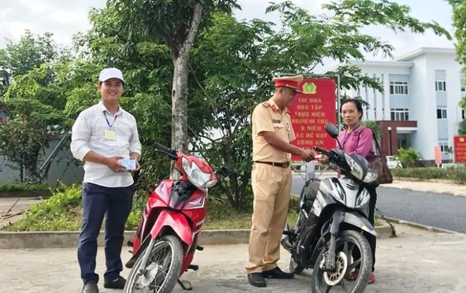 Kiểm tra xe vi phạm, CSGT phát hiện 2 xe máy bị mất trộm từ lâu - 1 Kiểm tra xe vi phạm, CSGT phát hiện 2 xe máy bị mất trộm từ lâu - 1