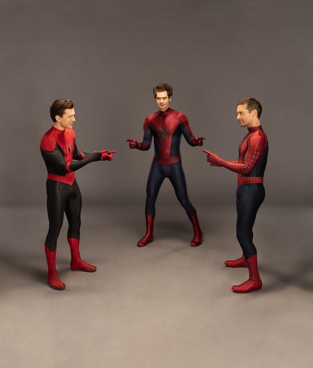Bức ảnh do nam diễn viên Tom Holland đăng lên trang Instagram vào ngày 23/2, cùng với sự xuất hiện của 2 người bạn diễn trong bộ phim Bức ảnh do nam diễn viên Tom Holland đăng lên trang Instagram vào ngày 23/2, cùng với sự xuất hiện của 2 người bạn diễn trong bộ phim