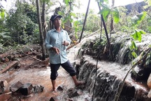 Người dân khốn khổ vì cứ mưa là nước dâng ngập nhà