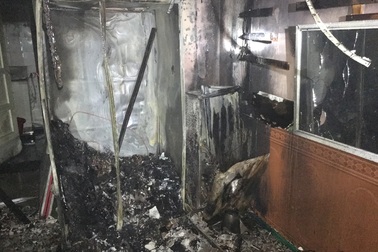 Giải cứu 6 người mắc kẹt trong đám cháy lúc 3h sáng