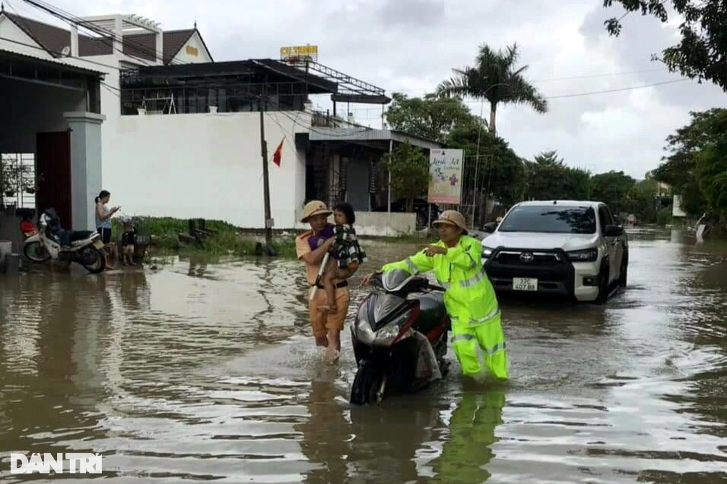Nước lũ đục ngầu, ngập ngang mái nhà - 14 Nước lũ đục ngầu, ngập ngang mái nhà - 14