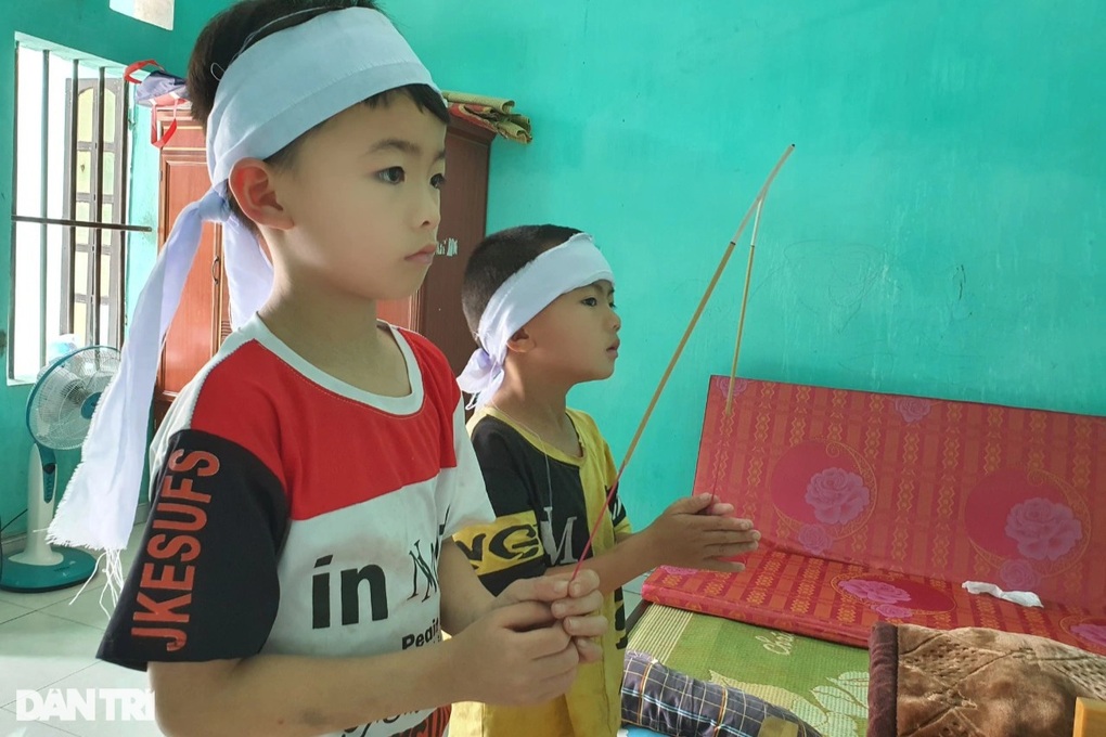 Bạn đọc Dân trí giúp đỡ 2 cháu bé mồ côi hơn 550 triệu đồng - 6