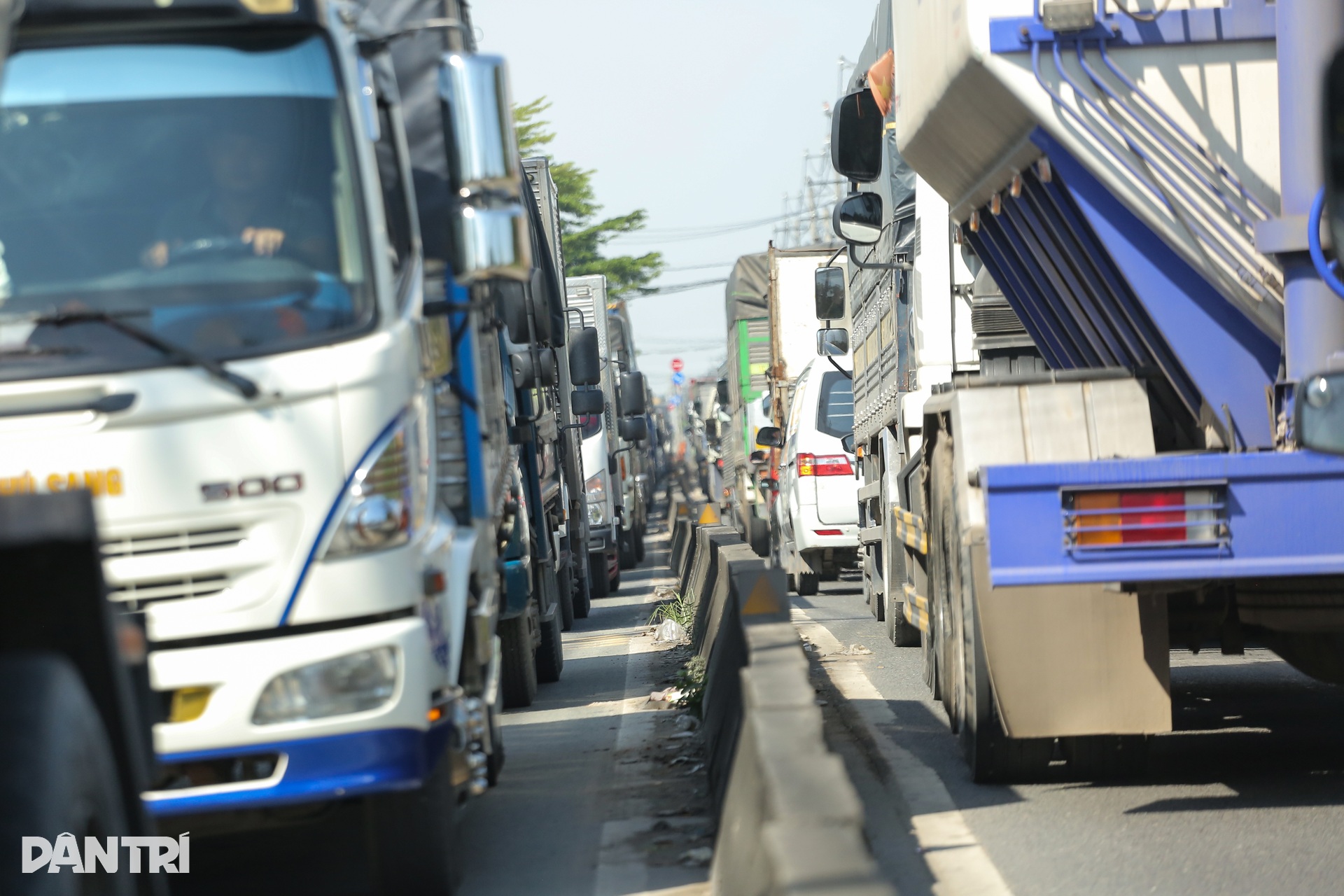 Đường huyết mạch nối TPHCM - Tây Ninh tê liệt vì kẹt xe triền miên - 6 Đường huyết mạch nối TPHCM - Tây Ninh tê liệt vì kẹt xe triền miên - 6