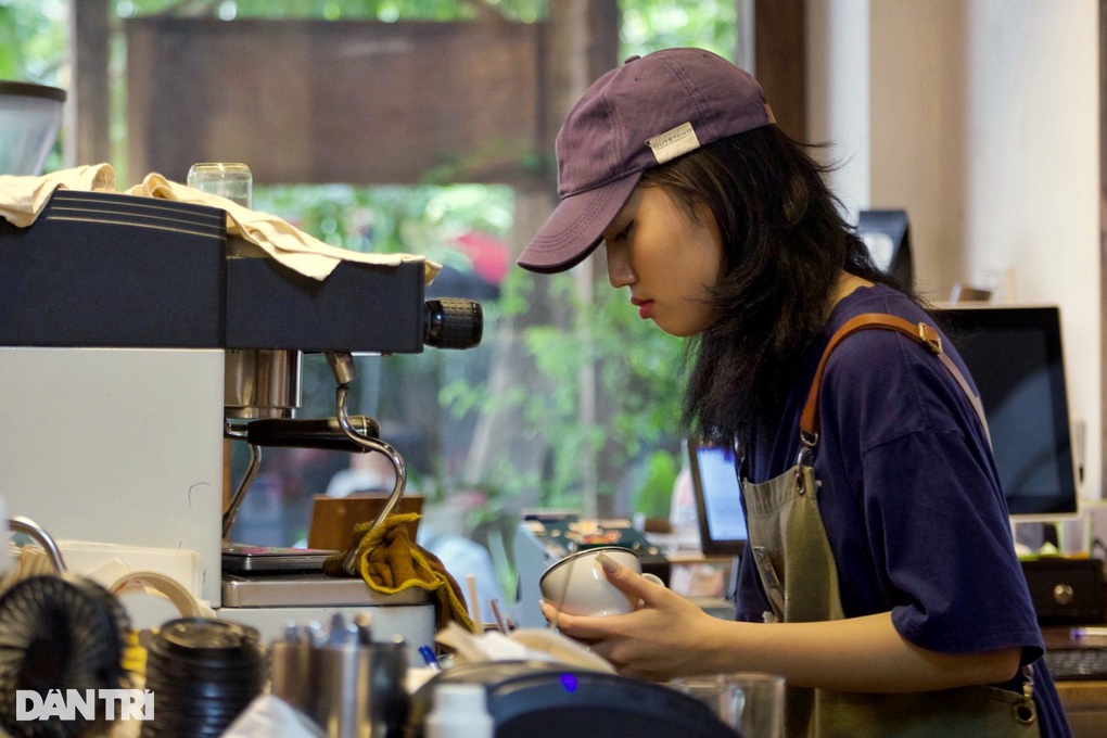 Bà bán nước sắp tới chỉ lấy tiền mặt, ai chuyển khoản tính thêm phí - 2 Bà bán nước sắp tới chỉ lấy tiền mặt, ai chuyển khoản tính thêm phí - 2
