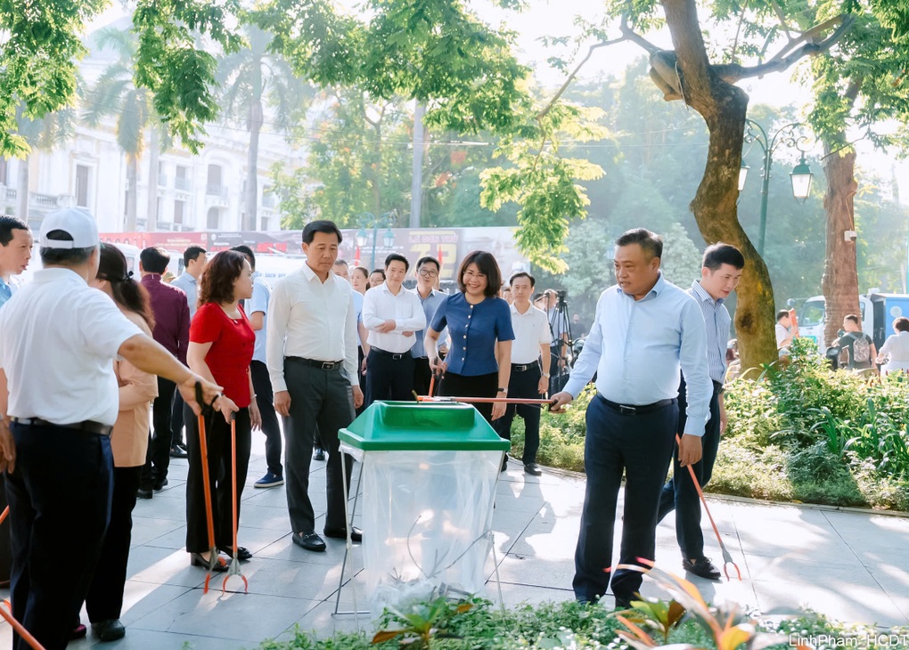 Hà Nội lắp mắt thần giám sát các điểm đen rác thải - 1 Hà Nội lắp mắt thần giám sát các điểm đen rác thải - 1