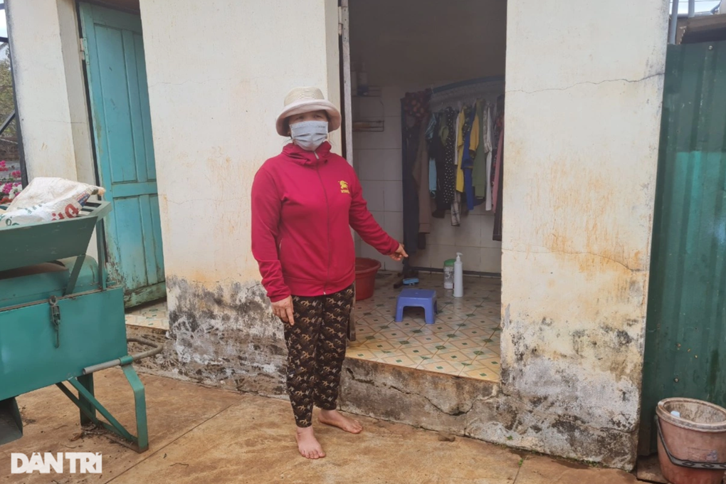 Bi hài cảnh mang chăn gối vào nhà tắm ngủ để trốn ô nhiễm - 3 Bi hài cảnh mang chăn gối vào nhà tắm ngủ để trốn ô nhiễm - 3