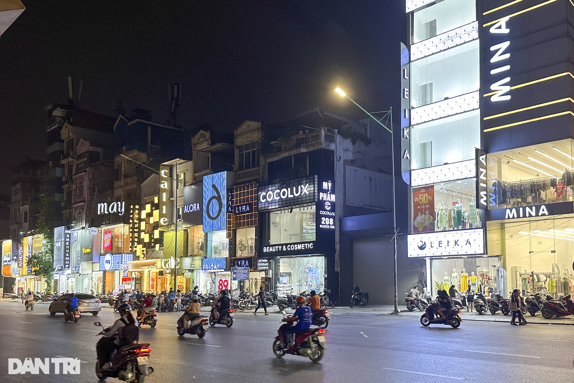Đường Nguyễn Trãi bụi bặm bỗng trở thành phố thời trang sầm uất về đêm - 3 Đường Nguyễn Trãi bụi bặm bỗng trở thành phố thời trang sầm uất về đêm - 3
