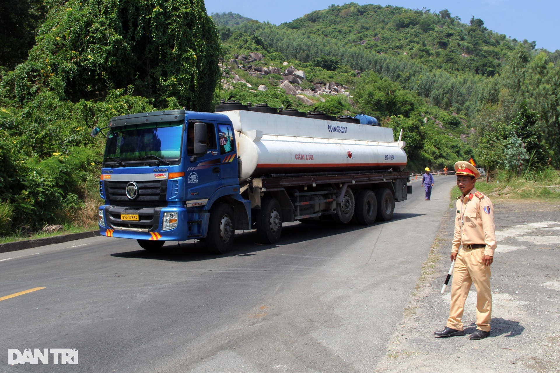 Bên trong hầm 88 năm tuổi bị sạt lở khiến đường sắt Bắc - Nam tê liệt ...