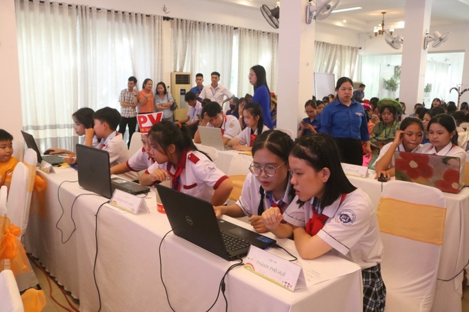Các đội thi tham dự phần thi Kiến thức