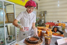 Bỏ 24 năm công chức về làm món ăn quê, chốt đơn mỏi tay lãi 150 triệu/tháng