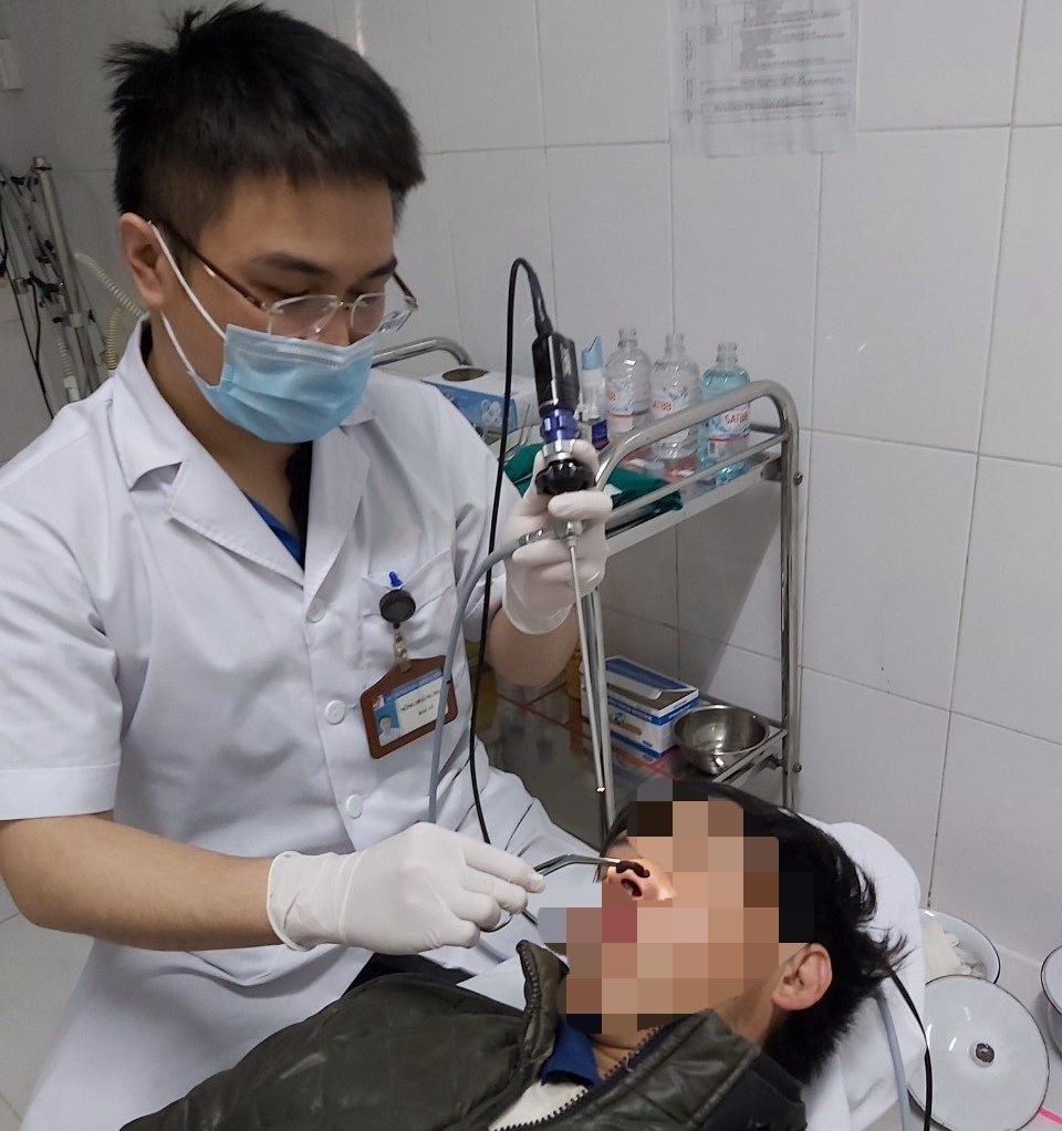 Con đỉa sống 3 tuần trong mũi người đàn ông - 1 Con đỉa sống 3 tuần trong mũi người đàn ông - 1