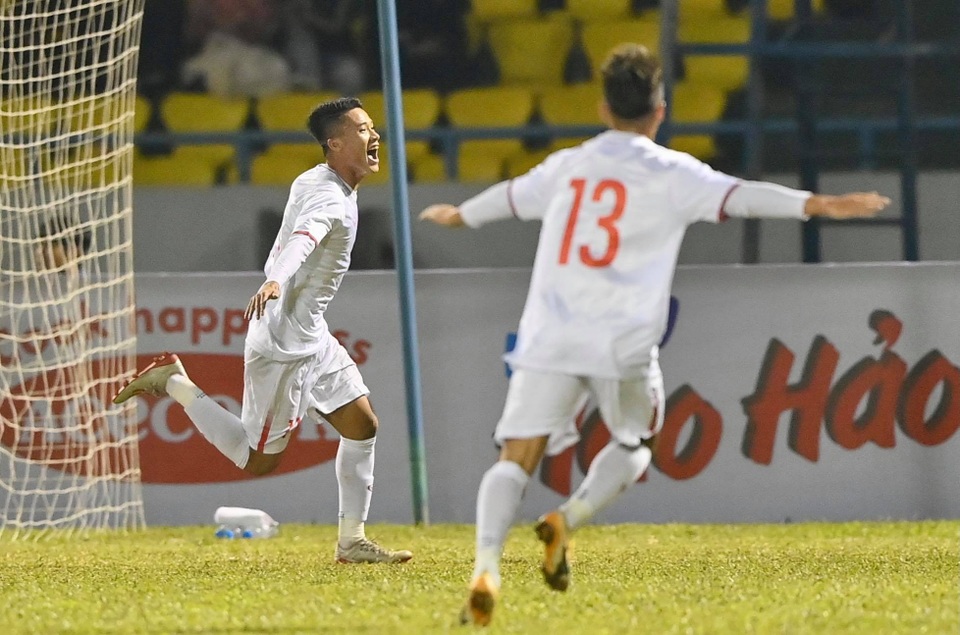 Tuyển Việt Nam 3-2 U22 Việt Nam: Văn Quyết, Đức Chinh ghi bàn - 21 Tuyển Việt Nam 3-2 U22 Việt Nam: Văn Quyết, Đức Chinh ghi bàn - 21