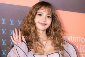 Phong cách ngọt ngào như công chúa tóc mây của Lisa gây sốt