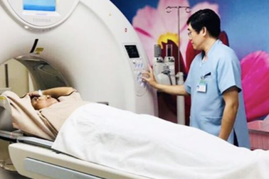 Đi tầm soát ung thư, phát hiện xương cá đâm thủng thành ruột