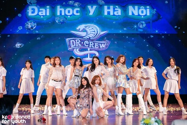 Màn vũ đạo cực "chất", nóng bỏng của sinh viên Đại học Y Hà Nội