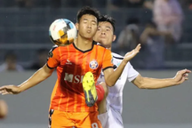 Hà Đức Chinh ghi bàn, SHB Đà Nẵng đánh bại đội đầu bảng TPHCM