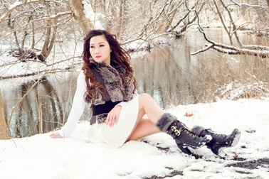 Kavie Trần “khoe” vẻ gợi cảm giữa trời tuyết âm 7 độ
