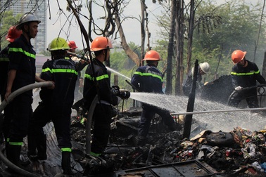 Cháy rụi căn nhà lá, cụ ông 90 tuổi may mắn thoát nạn