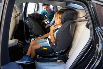 Phụ huynh “hoa mắt” tìm mua ghế trẻ em trước thềm áp dụng quy định mới