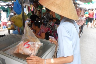 TPHCM: Người tiêu dùng ngại cúm gia cầm